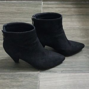 Great Condition Black Pointed Toe Booties